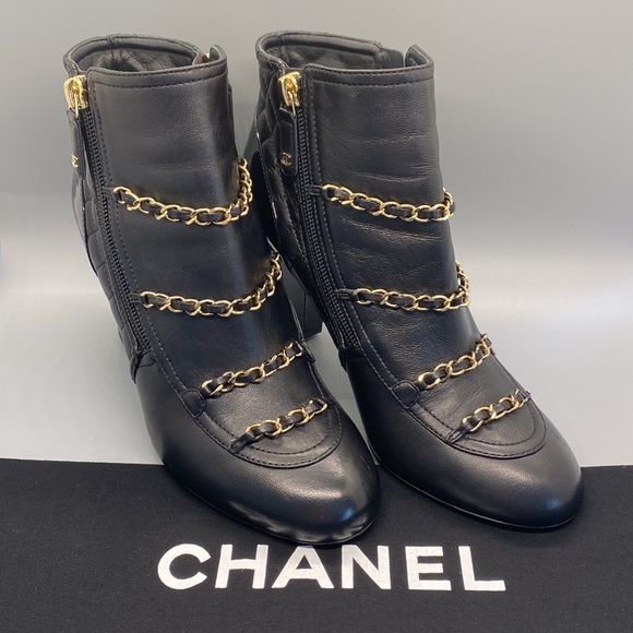CHANEL Interlocking CC Logo Boots Authentic - Picture 2 of 16